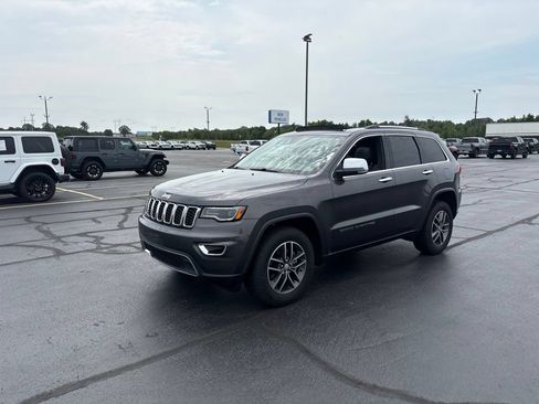 Used 2017 Jeep Grand Cherokee Limited w/ Luxury Group II AWD/4WD image 3