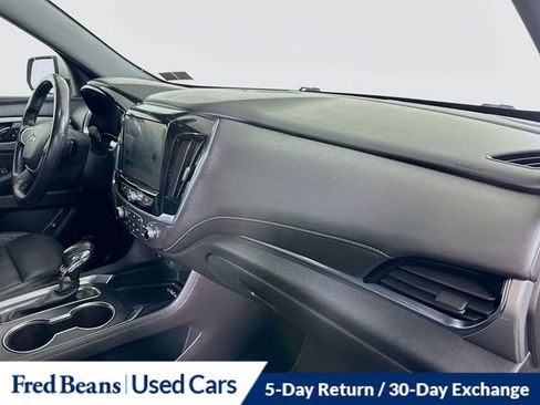 Used 2022 Chevrolet Traverse LT w/ LT Premium Package image 32