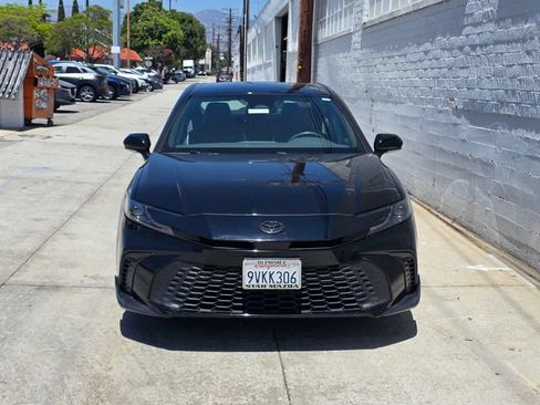 Used 2025 Toyota Camry SE w/ Convenience Package FWD image 2