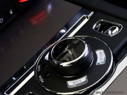 Used 2020 Rolls-Royce Dawn image 24