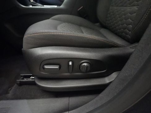 Used 2018 Chevrolet Equinox LT FWD image 29