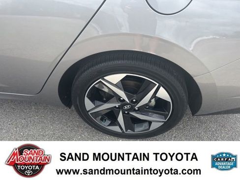 Used 2023 Hyundai Elantra Limited FWD image 11