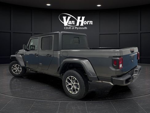 Used 2026 Jeep Gladiator Sport AWD/4WD image 3