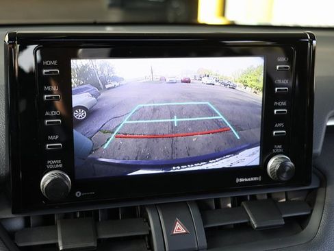 Used 2021 Toyota RAV4 SE image 29