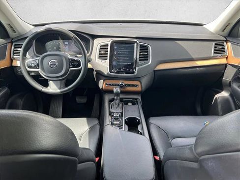 Used 2021 Volvo XC90 T6 Momentum image 20
