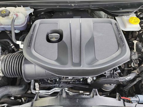 Used 2025 RAM 1500 Laramie AWD/4WD image 13