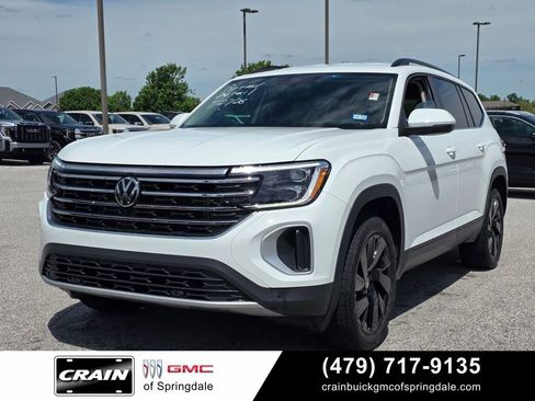 Used 2024 Volkswagen Atlas SE w/ Black Wheel Package FWD image 2