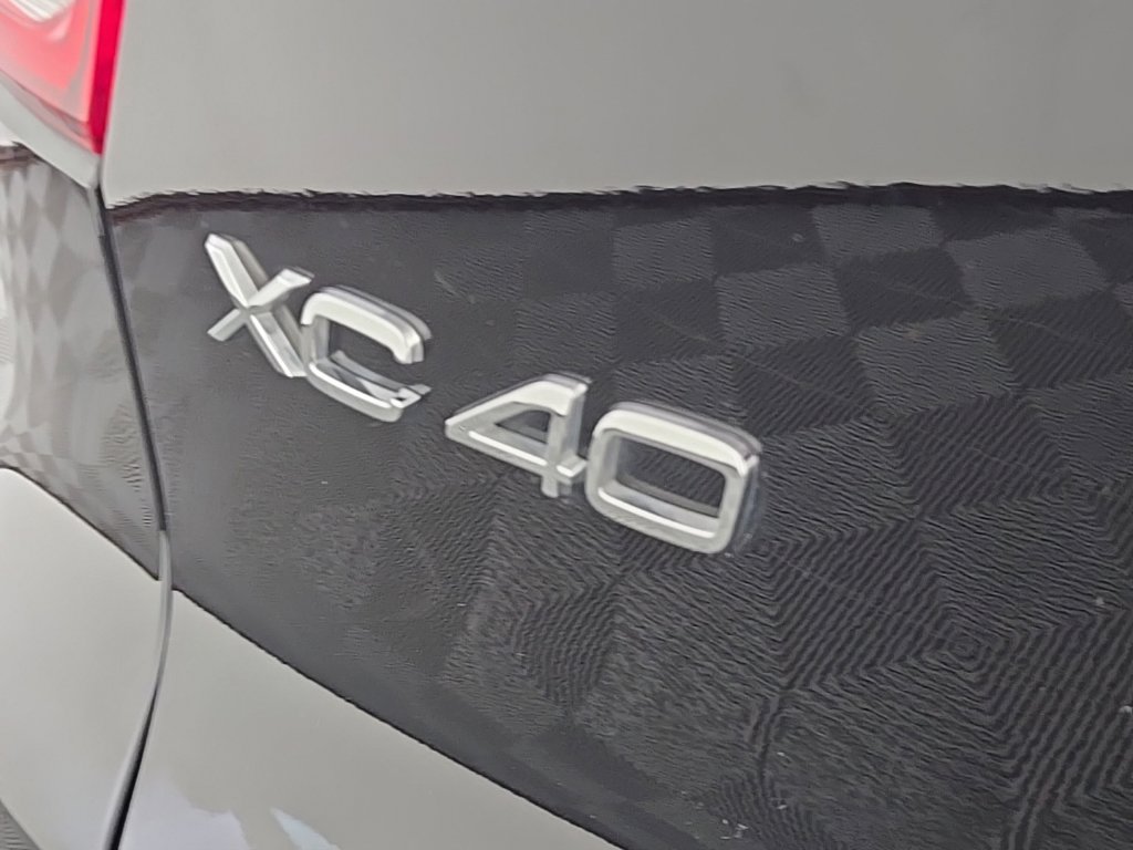 Certified 2025 Volvo XC40 B5 Ultra AWD/4WD image 11