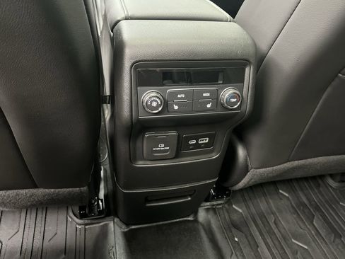 Certified 2023 GMC Acadia SLT w/ Elevation Edition image 14