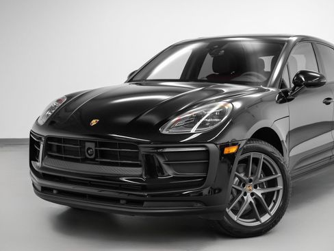 Used 2025 Porsche Macan image 7