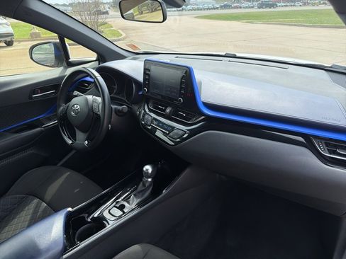 Used 2020 Toyota C-HR XLE image 18