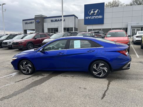 Used 2025 Hyundai Elantra SEL FWD image 17
