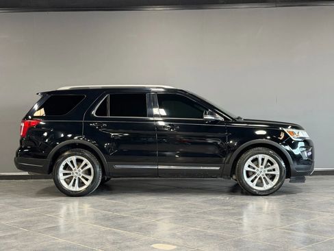 Used 2018 Ford Explorer XLT w/ Equipment Group 202A image 4