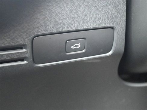 Used 2024 Volvo XC40 B5 Plus w/ Protection Package Premier image 23