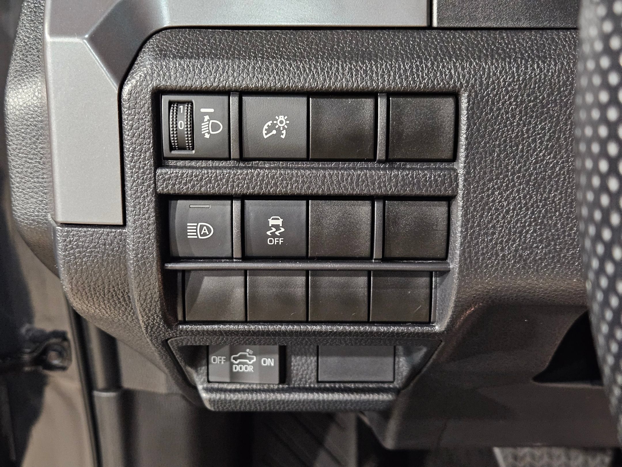 Certified 2025 Toyota Tacoma SR5 AWD/4WD image 25