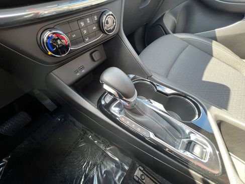 Used 2025 Buick Encore GX Preferred FWD image 39