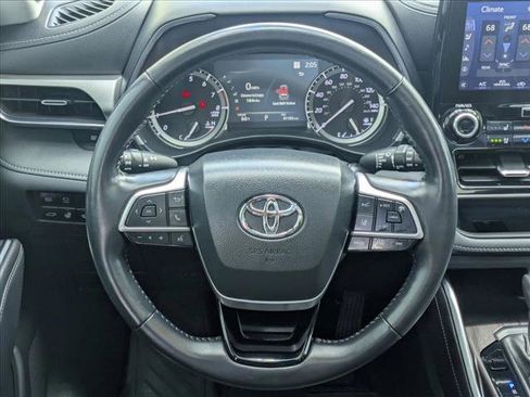 Used 2022 Toyota Highlander Platinum AWD/4WD image 14