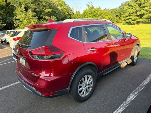 Used 2018 Nissan Rogue SV AWD/4WD image 14