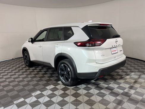 Used 2024 Nissan Rogue SV image 13