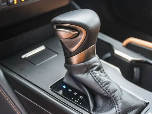 Certified 2025 Lexus ES 300h w/ Premium Package image 19