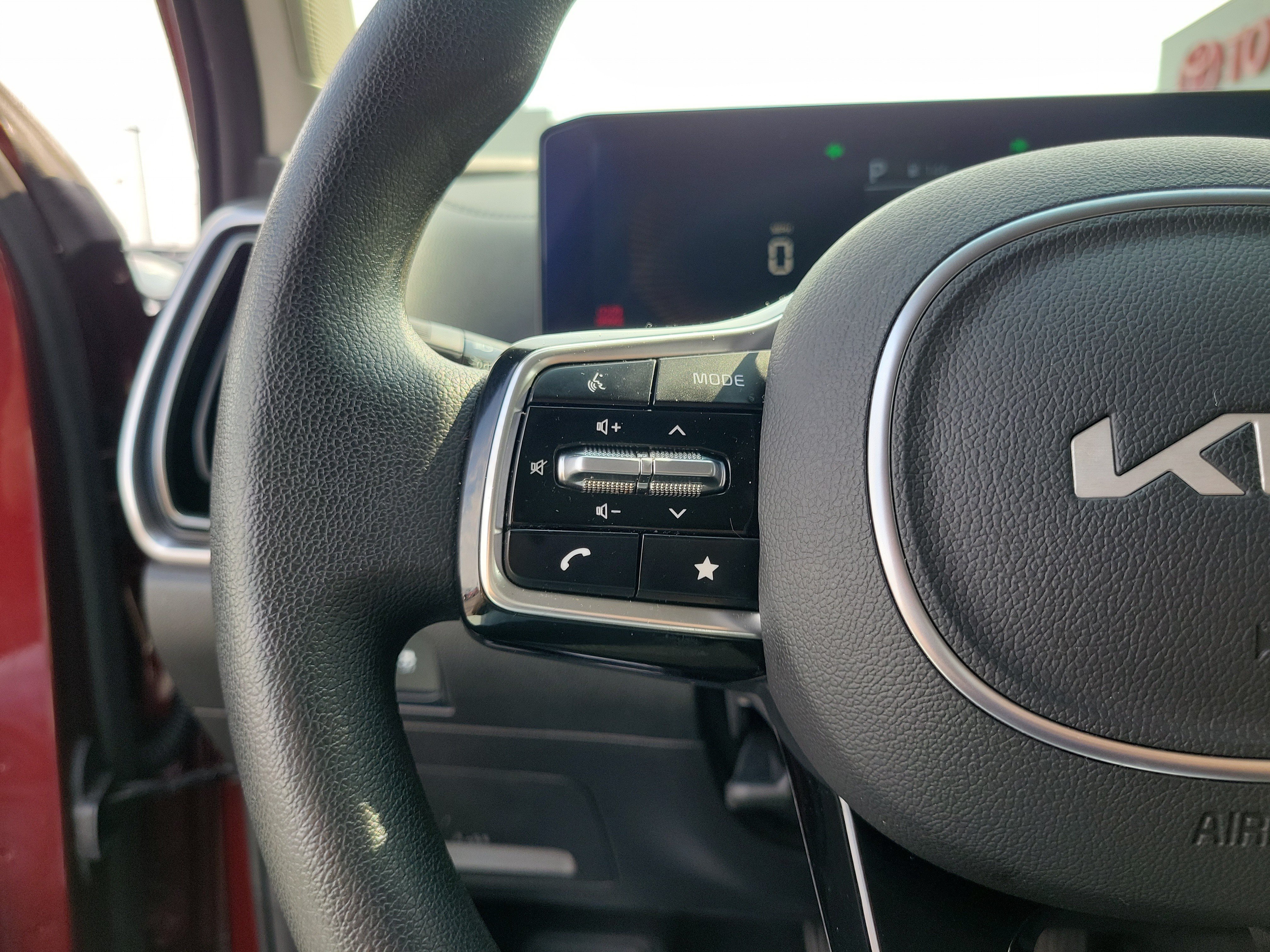 Used 2025 Kia Sorento LX FWD image 23