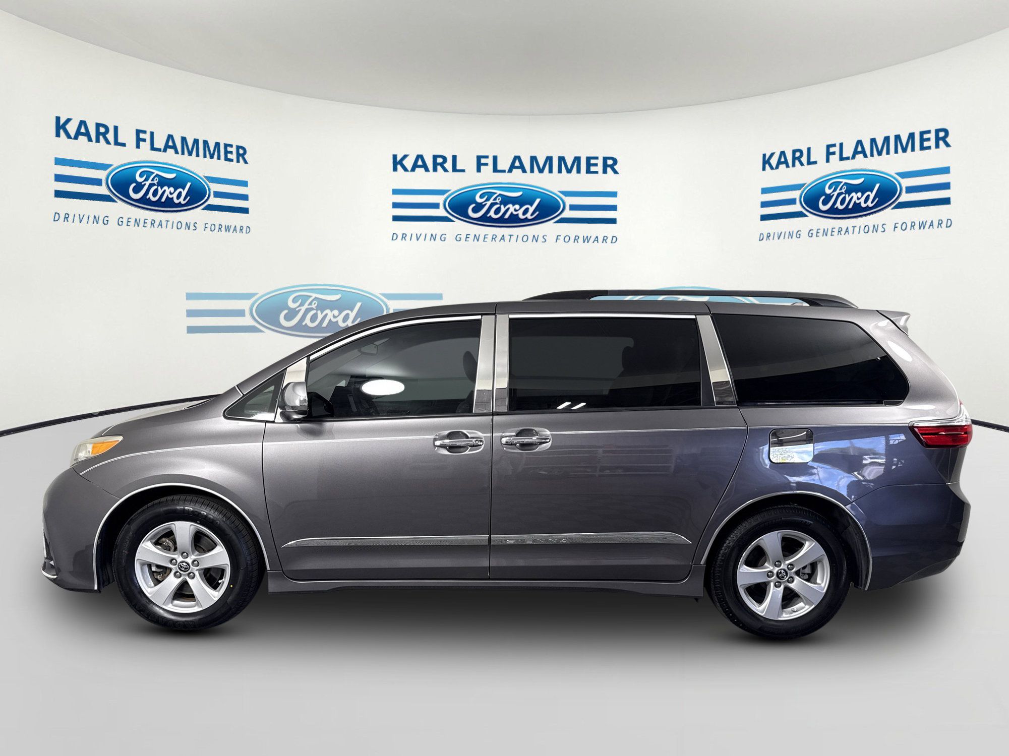 Used 2018 Toyota Sienna LE FWD image 5