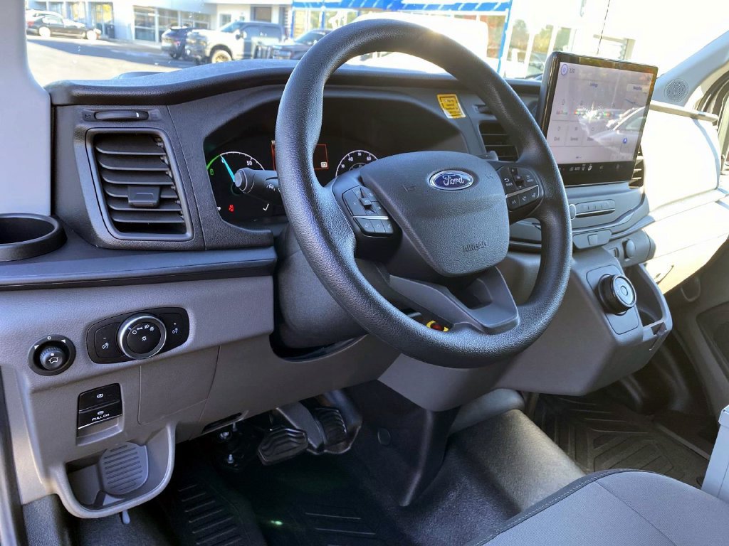 Used 2024 Ford E-Transit Low Roof RWD image 12