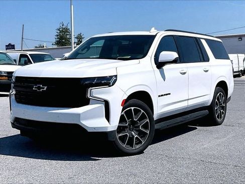 Used 2024 Chevrolet Suburban RST AWD/4WD image 2