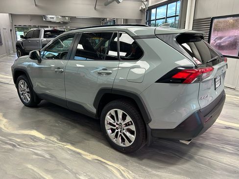 Used 2019 Toyota RAV4 XLE Premium w/ Cold Weather Package AWD/4WD image 32