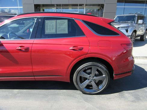 Used 2023 Genesis GV70 3.5T Sport w/ Sport Prestige Package AWD/4WD image 4