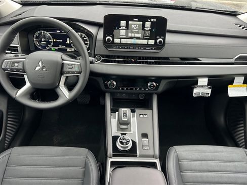 New 2025 Mitsubishi Outlander SE image 14