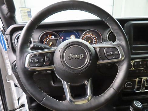 Used 2018 Jeep Wrangler Unlimited Sahara w/ Cold Weather Group image 38