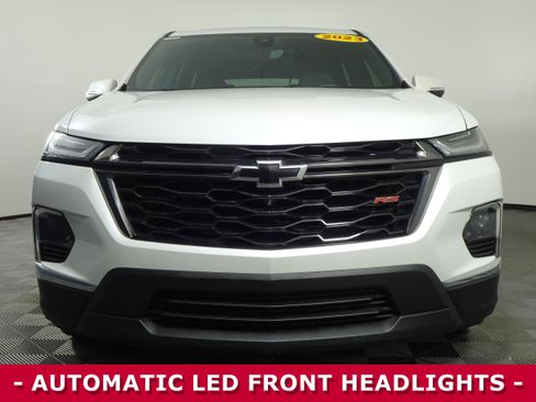 Used 2023 Chevrolet Traverse RS image 2