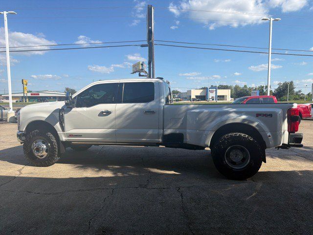 Used 2023 Ford F350 Lariat w/ Lariat Ultimate Package AWD/4WD image 8