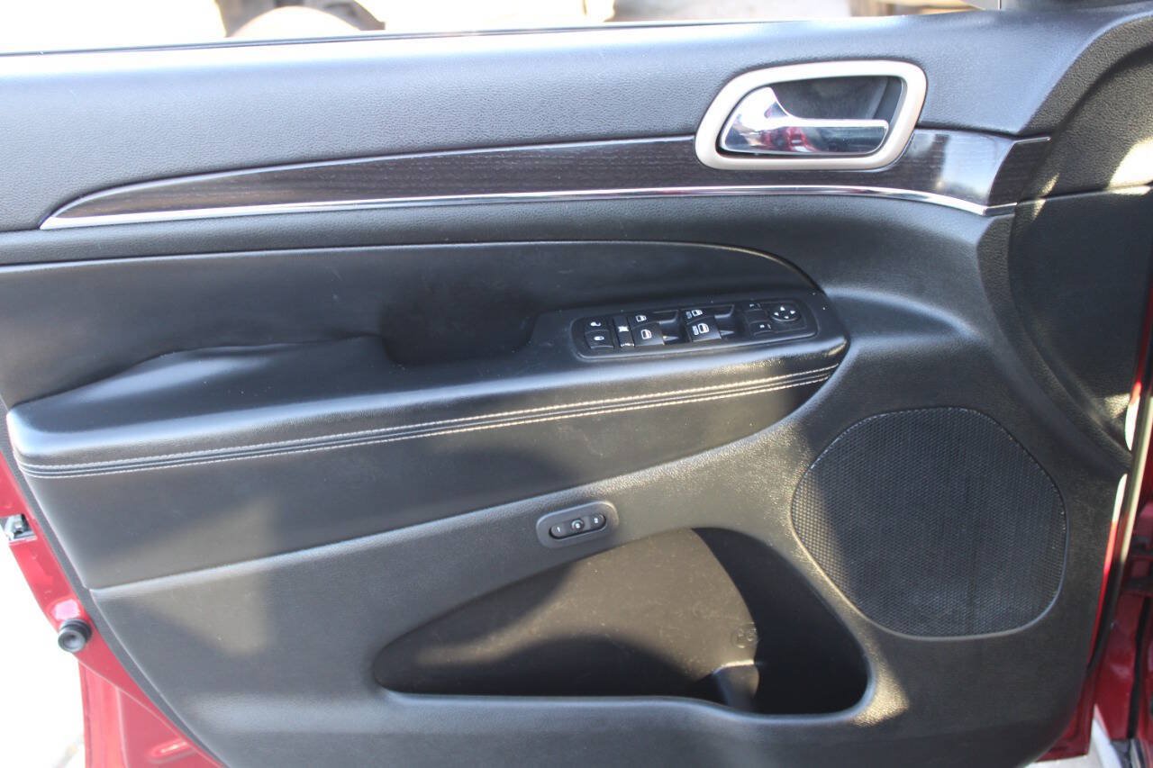 Used 2014 Jeep Grand Cherokee Limited w/ Luxury Group II RWD image 18