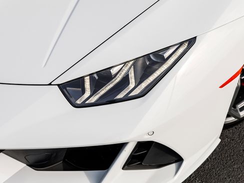Used 2024 Lamborghini Huracan EVO image 2