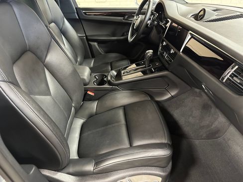 Used 2024 Porsche Macan Turbo AWD/4WD image 22