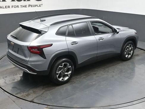 Used 2024 Chevrolet Trax LT w/ LT Convenience Package FWD image 39