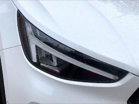 Certified 2025 Volvo XC40 B5 Plus AWD/4WD image 39