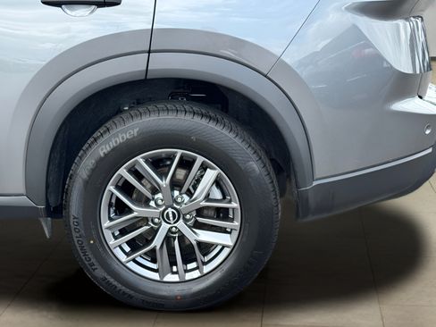 Used 2024 Nissan Rogue S AWD/4WD image 31