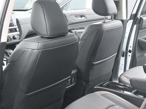 New 2026 Nissan Pathfinder Platinum image 18