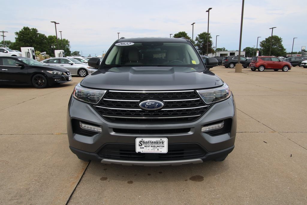 Used 2022 Ford Explorer XLT w/ Equipment Group 202A AWD/4WD image 2