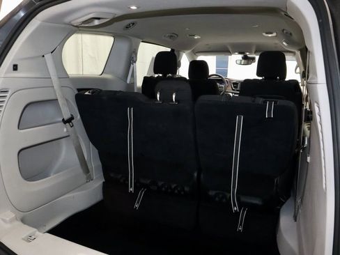Used 2023 Chrysler Voyager LX FWD image 12