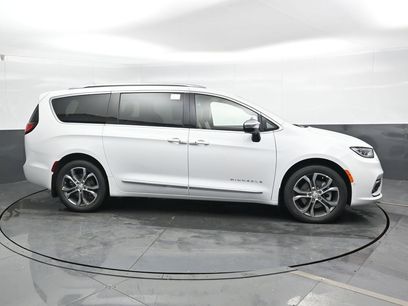 New 2026 Chrysler Pacifica Pinnacle w/ Trailer Tow Group