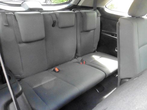 Used 2019 Toyota Highlander LE w/ Protection Package #3 AWD/4WD image 4