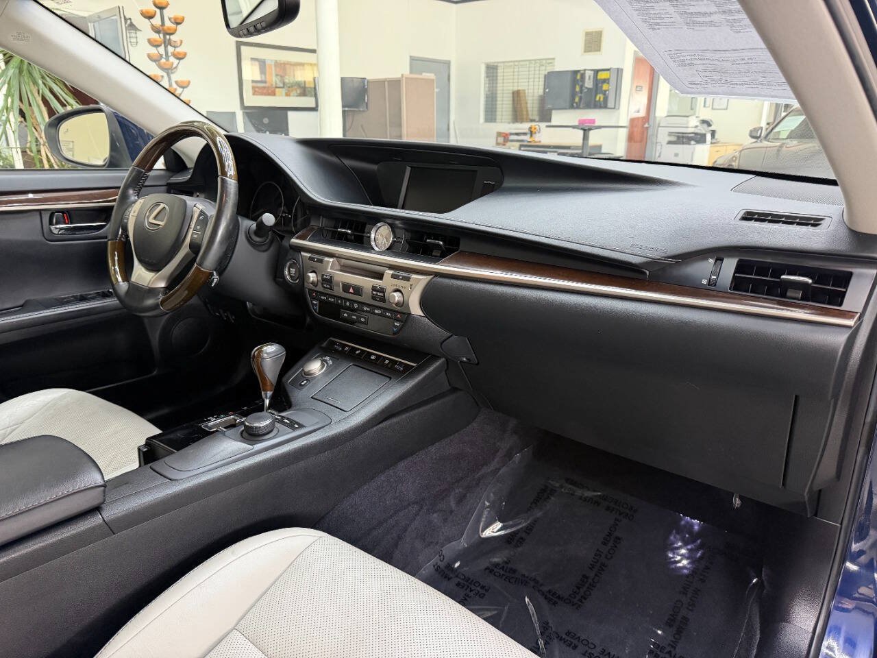 Used 2013 Lexus ES 350 w/ Luxury Pkg FWD image 18