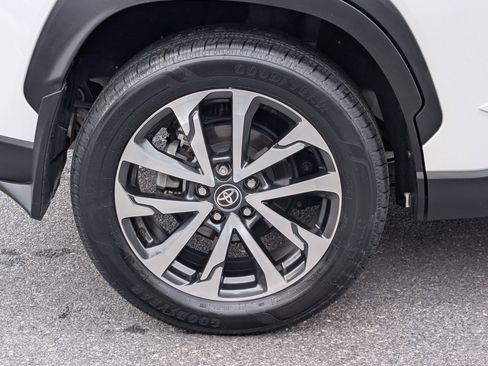 Used 2023 Toyota Corolla Cross XLE w/ Convenience Package image 10