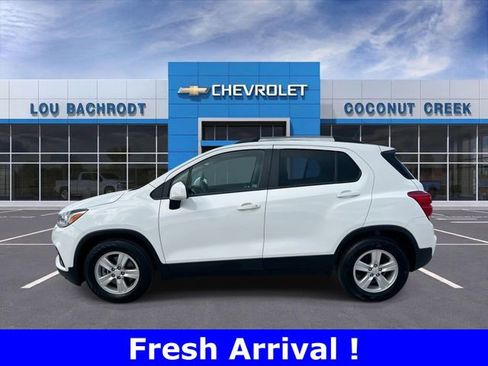 Used 2022 Chevrolet Trax LT w/ LT Convenience Package image 5