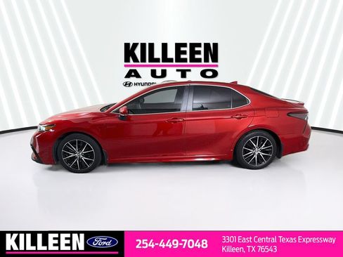 Used 2024 Toyota Camry SE w/ Audio Upgrade Package FWD image 4