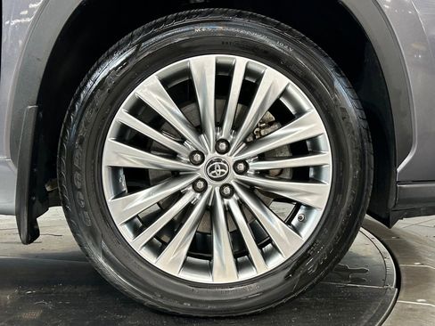 Used 2024 Toyota Highlander Platinum AWD/4WD image 27